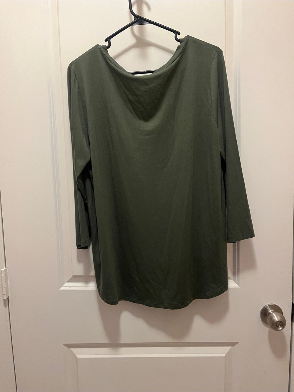 Cable & Gauge Olive Green V-Neck Long Sleeve Hi-Low Top - Picture 2 of 5